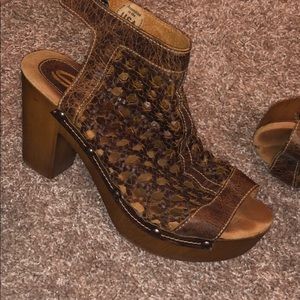 Sbicca brown block heel with mesh footing